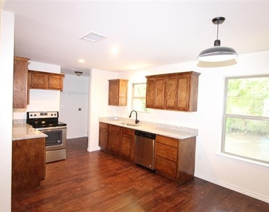 104 Boston Street - Photo Thumbnail 3
