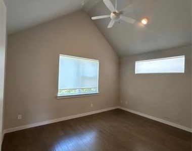 1229 Clifftop Lane - Photo Thumbnail 30
