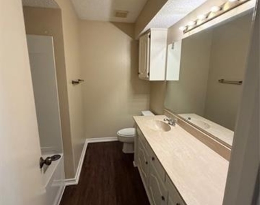 6506 Sayle Street - Photo Thumbnail 5