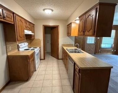 6506 Sayle Street - Photo Thumbnail 3