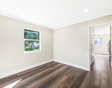 723 21st Street - Photo Thumbnail 6