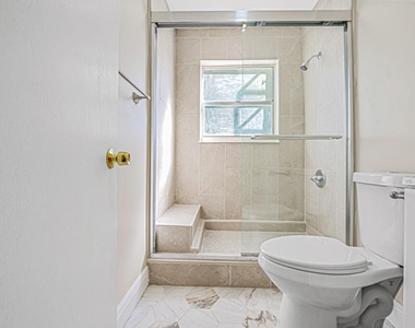 723 21st Street - Photo Thumbnail 3