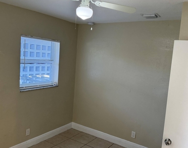 1135 Nw 7th Avenue - Photo Thumbnail 4