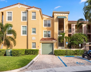 11740 St Andrews Place - Photo Thumbnail 10
