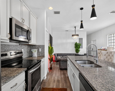 609 N F Street N - Photo Thumbnail 9
