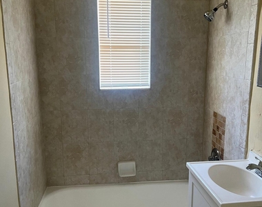4721 Ne 18th Avenue - Photo Thumbnail 6