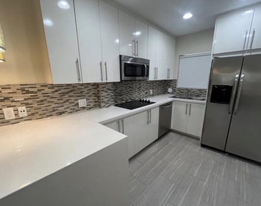 1109 E Broward Boulevard - Photo Thumbnail 5