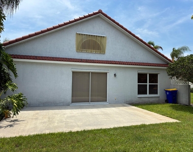 4309 Se Scotland Cay Way - Photo Thumbnail 4