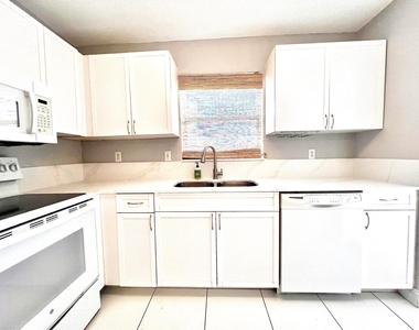 4103 Ne 21st Terrace - Photo Thumbnail 2
