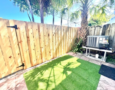 4103 Ne 21st Terrace - Photo Thumbnail 12