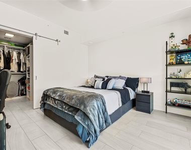 2000 Metropica Way - Photo Thumbnail 11