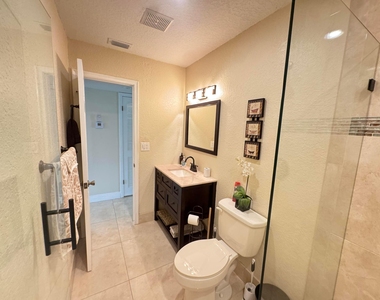 512 High Point Drive - Photo Thumbnail 7
