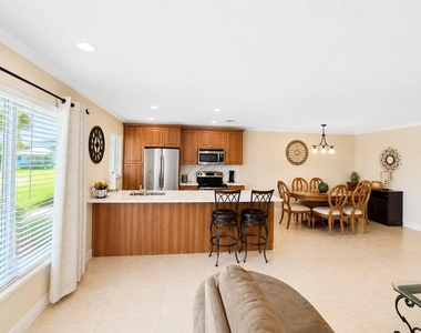 512 High Point Drive - Photo Thumbnail 4
