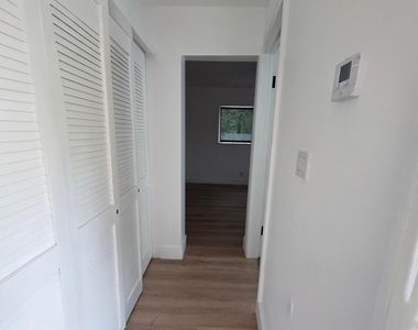 1001 Se 16th Street - Photo Thumbnail 6