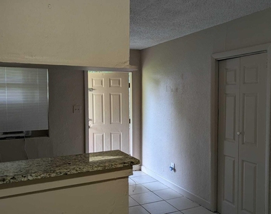 2670 Nw 10th Street - Photo Thumbnail 4