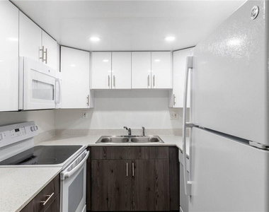 401 Nw 34 Street - Photo Thumbnail 9