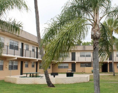 401 Nw 34 Street - Photo Thumbnail 4