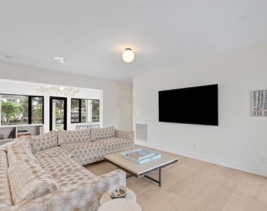21 Duke Drive - Photo Thumbnail 9