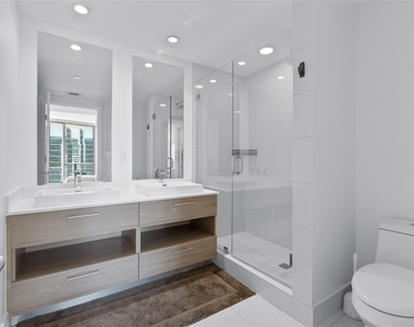 1300 S Miami Avenue - Photo Thumbnail 3