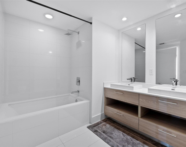 1300 S Miami Avenue - Photo Thumbnail 4