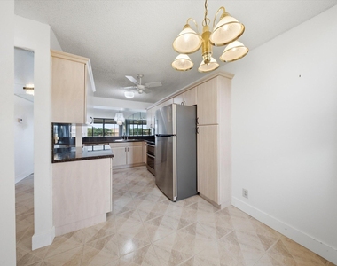 6539 Coral Lake Drive - Photo Thumbnail 7