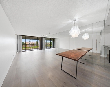 6539 Coral Lake Drive - Photo Thumbnail 9