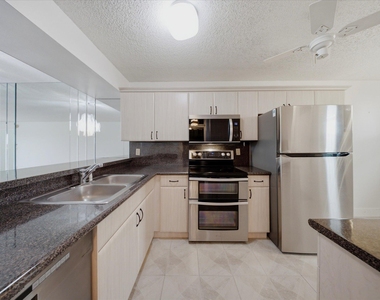 6539 Coral Lake Drive - Photo Thumbnail 3