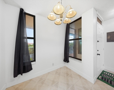 6539 Coral Lake Drive - Photo Thumbnail 8