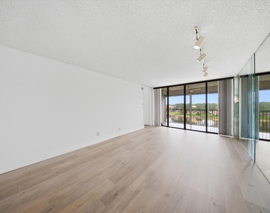 6539 Coral Lake Drive - Photo Thumbnail 12