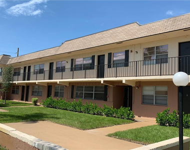 401 Nw 34 Street - Photo Thumbnail 3