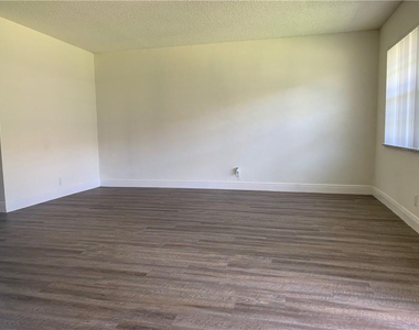 401 Nw 34 Street - Photo Thumbnail 1