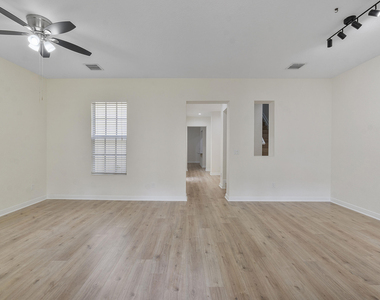 8332 Nw 7th Court - Photo Thumbnail 5
