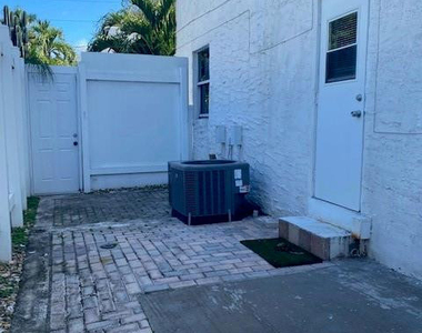 110 Ne 16th Terrace - Photo Thumbnail 16
