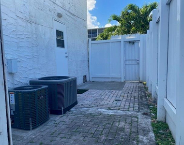 110 Ne 16th Terrace - Photo Thumbnail 15