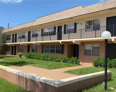 401 Nw 34 Street - Photo Thumbnail 4