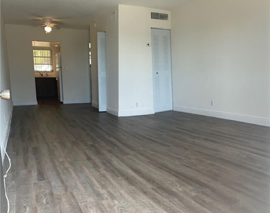 401 Nw 34 Street - Photo Thumbnail 1