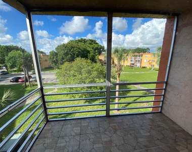 4304 Nw 9th Avenue - Photo Thumbnail 3