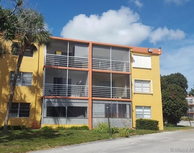 4304 Nw 9th Avenue - Photo Thumbnail 4