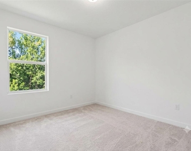 4303 Hammock Grove Drive - Photo Thumbnail 15