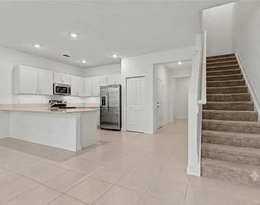 4303 Hammock Grove Drive - Photo Thumbnail 7