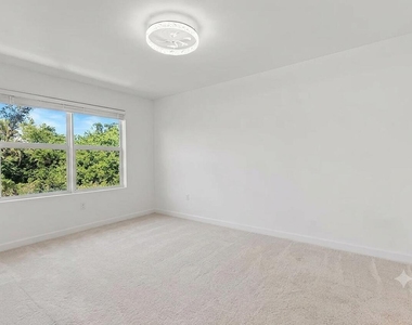 4303 Hammock Grove Drive - Photo Thumbnail 13