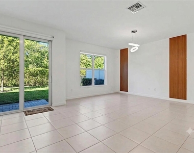 4303 Hammock Grove Drive - Photo Thumbnail 5