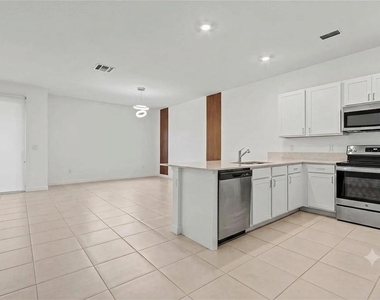 4303 Hammock Grove Drive - Photo Thumbnail 3