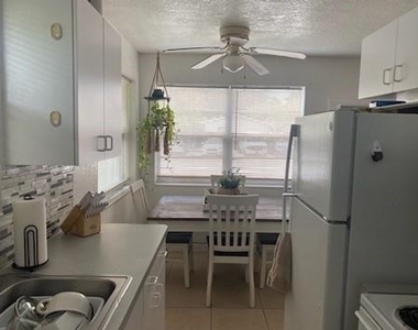 841 Ne 40th Street - Photo Thumbnail 3
