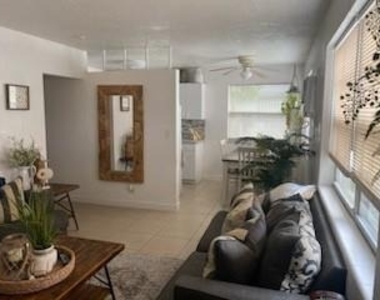 841 Ne 40th Street - Photo Thumbnail 1