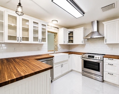 4245 Ne Sunset Drive - Photo Thumbnail 3