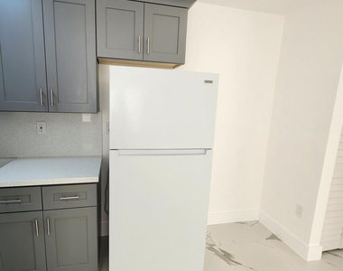 2466 Lincoln Street - Photo Thumbnail 3