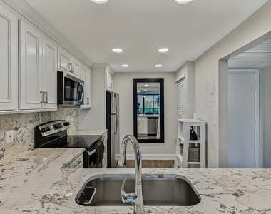 4 Royal Palm Way - Photo Thumbnail 5
