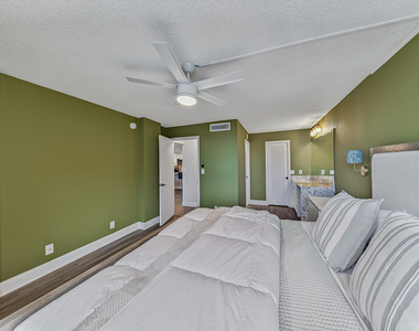 4 Royal Palm Way - Photo Thumbnail 17
