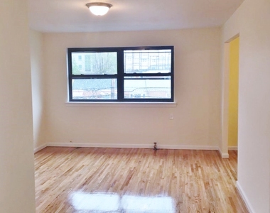 25-22 47th Street - Photo Thumbnail 3